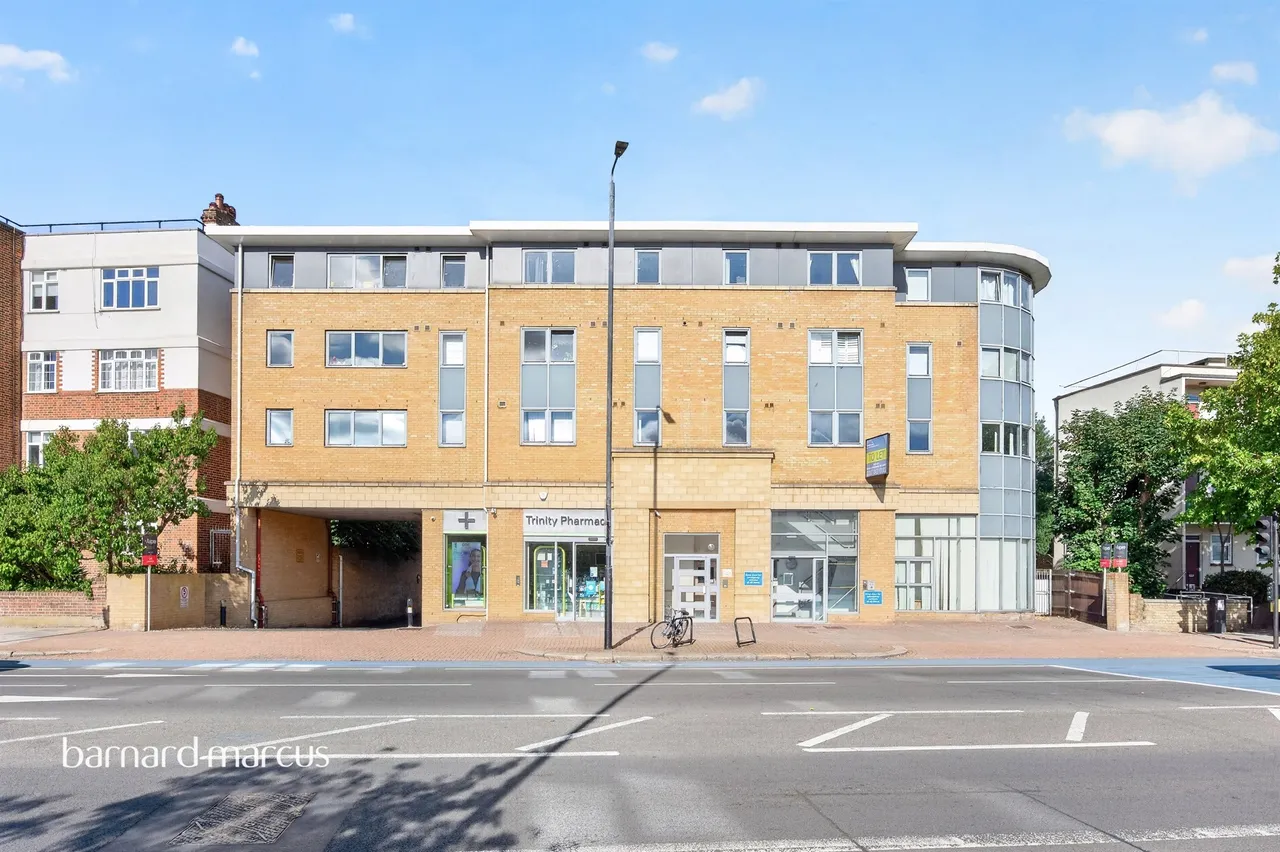 2 bed flat for sale, Balham High Road, London, SW17
