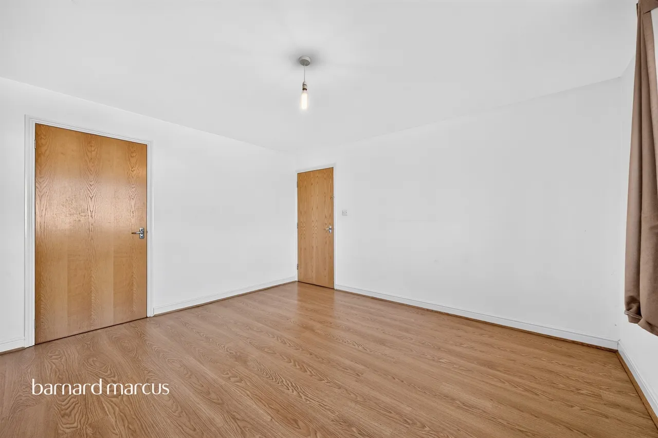 Balham High Road, London, SW17, photo 14