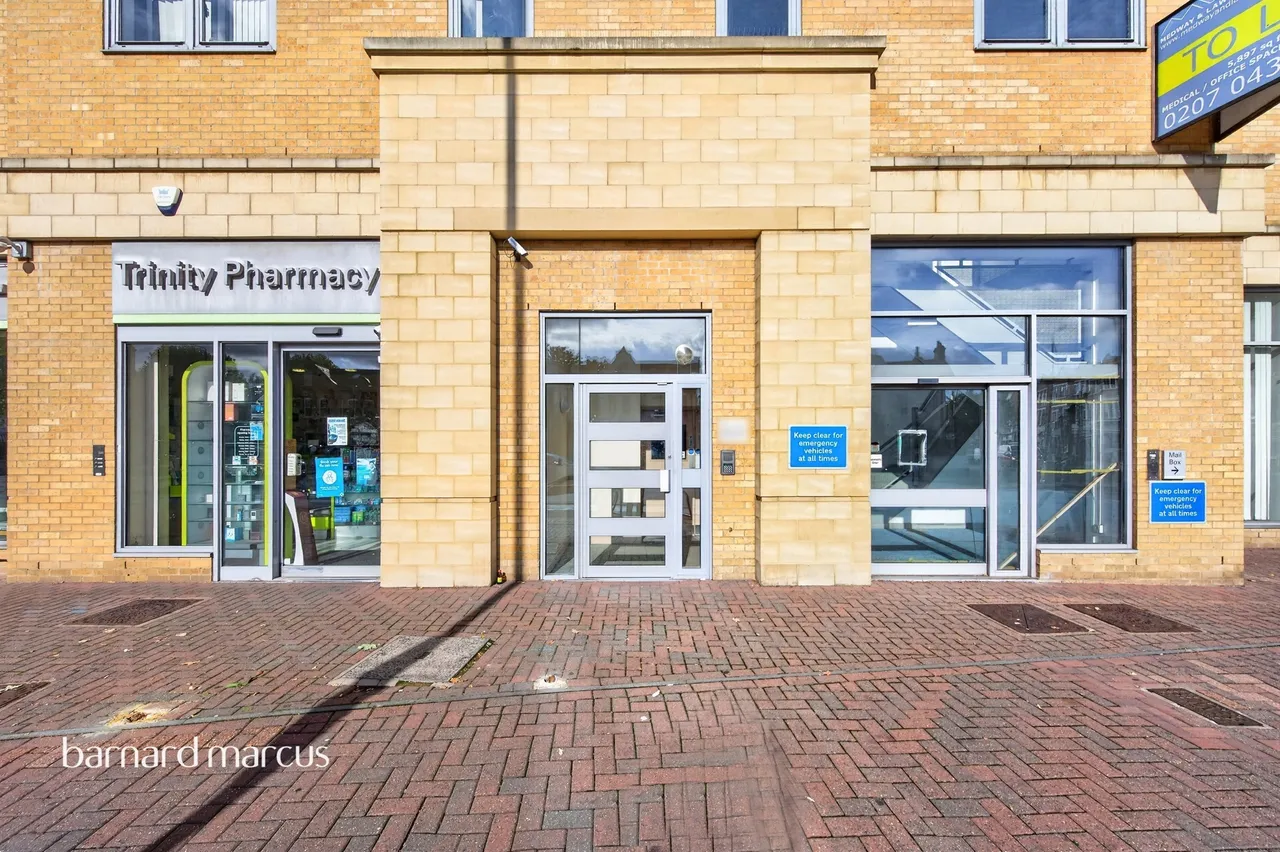 Balham High Road, London, SW17, photo 20
