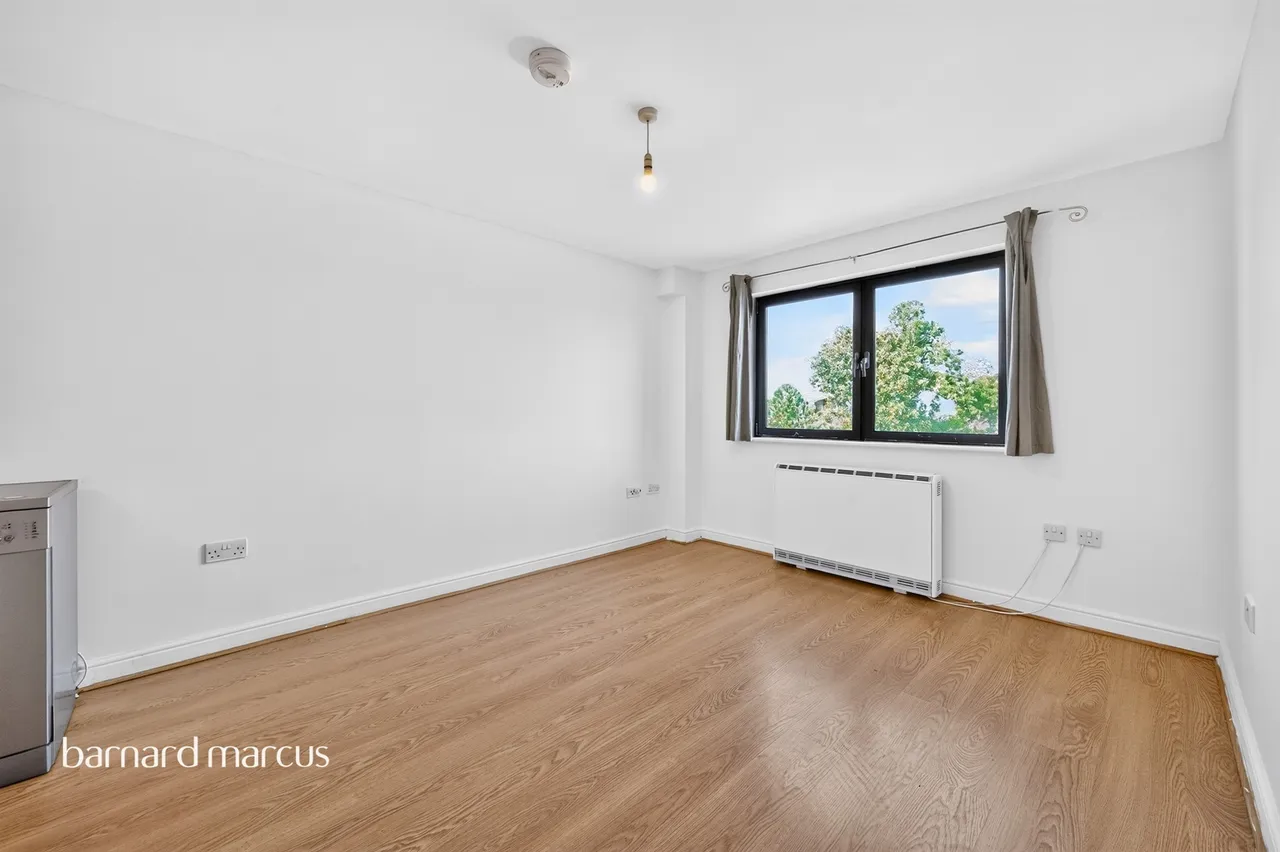 Balham High Road, London, SW17, photo 4