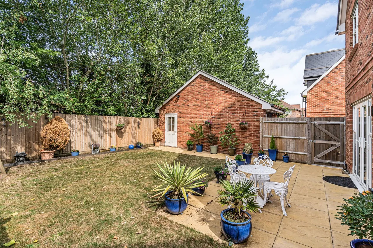 Goslings Place, Badshot Lea, GU9, photo 4