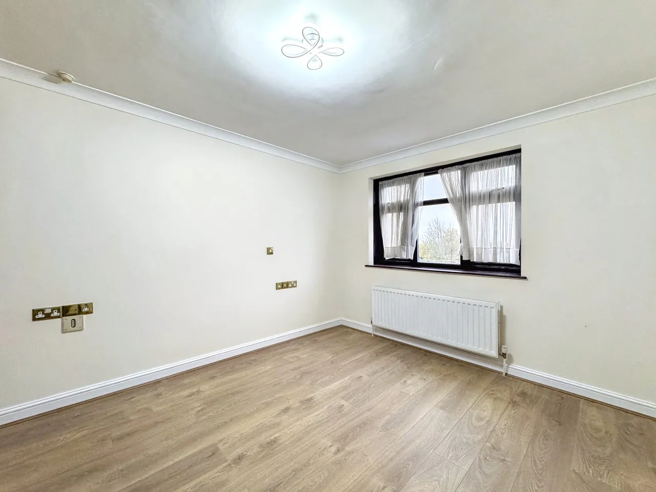 Edgware Way, Eaton Court, HA8, photo 3