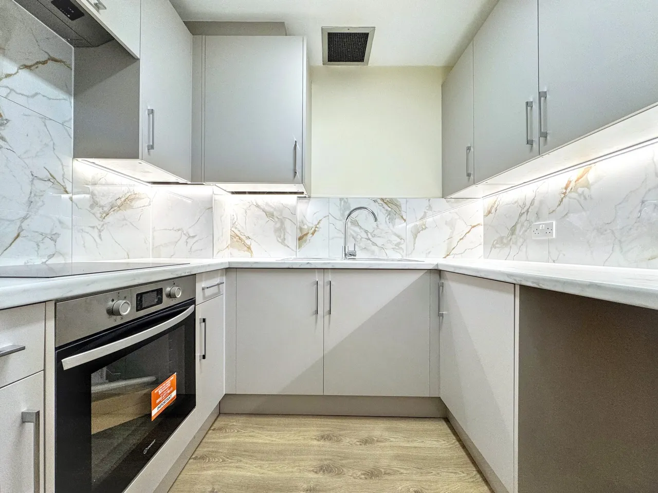 Edgware Way, Eaton Court, HA8, photo 2