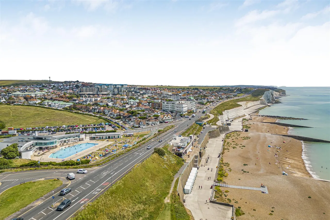 Lustrells Vale, Saltdean, photo 10