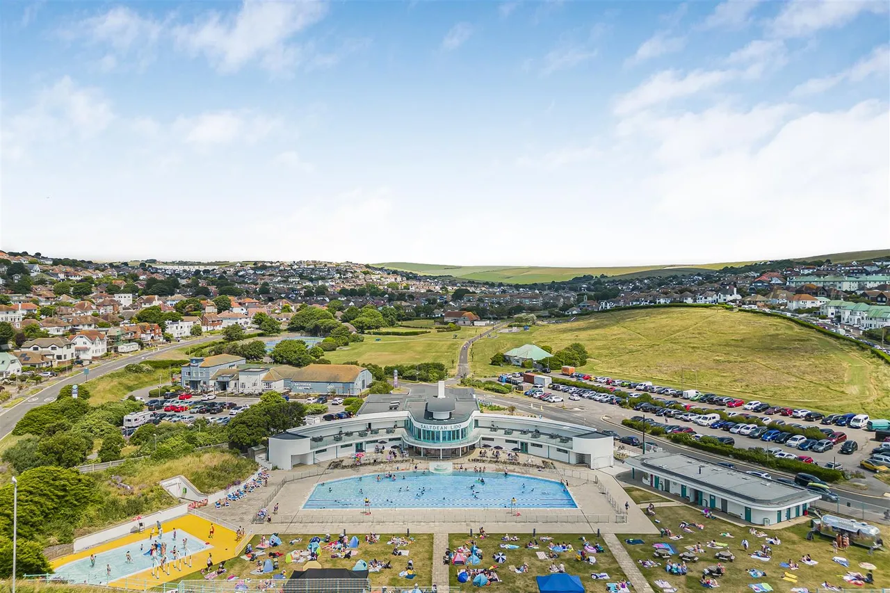 Lustrells Vale, Saltdean, photo 7