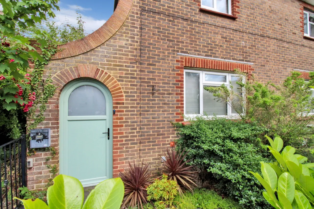 2 bed house to rent, Shipbourne Road, Tonbridge, TN10