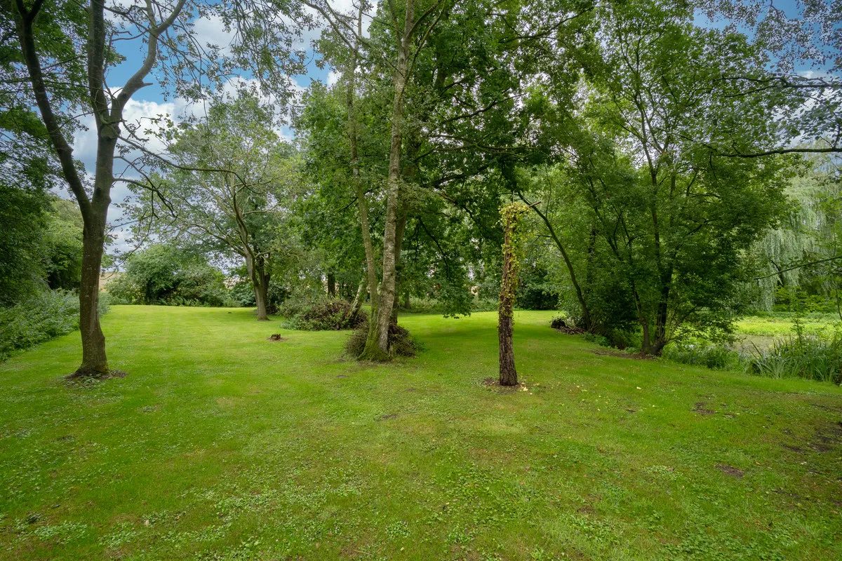 Halesworth Road, Linstead, photo 15