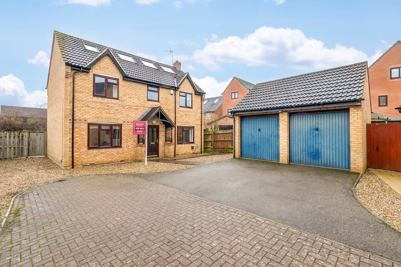 5 bed house for sale — Abbeydore Grove, Milton Keynes, MK10