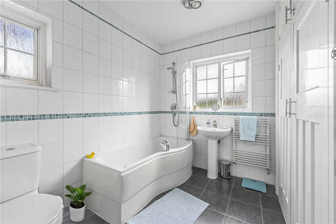 Uxbridge Road, Hampton, TW12 1BG, photo 10