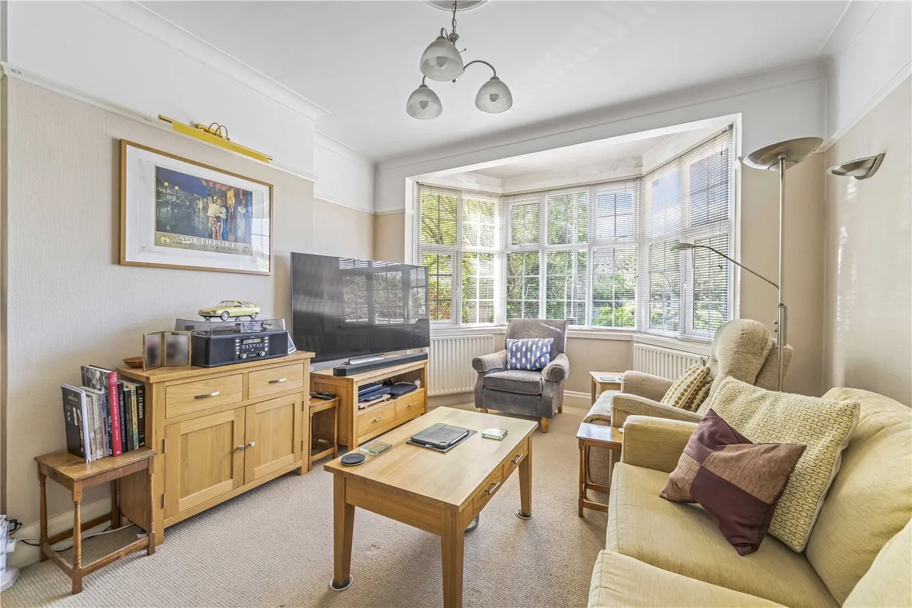 Uxbridge Road, Hampton, TW12 1BG, photo 3