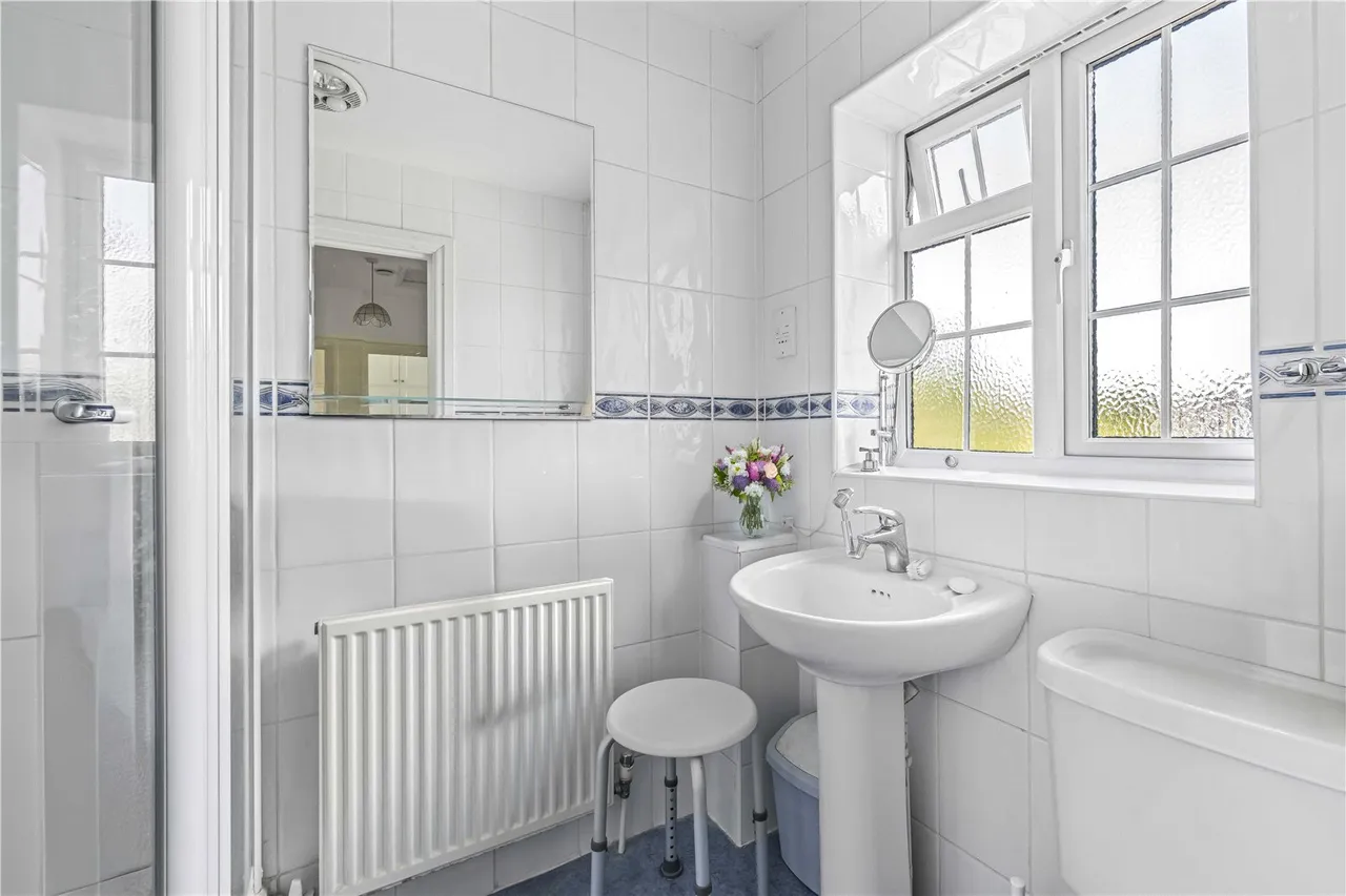 Uxbridge Road, Hampton, TW12 1BG, photo 13