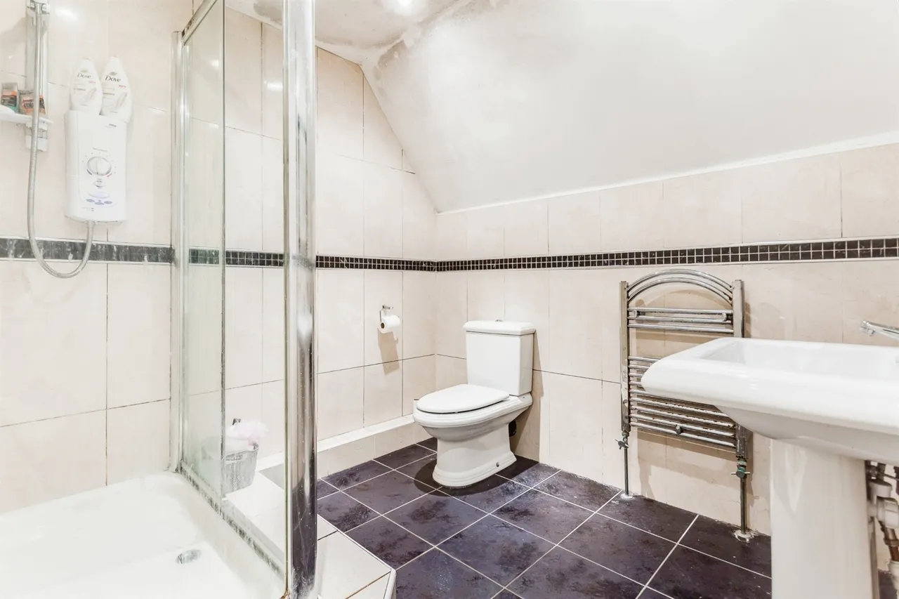 Walton Lane, WAKEFIELD, photo 8