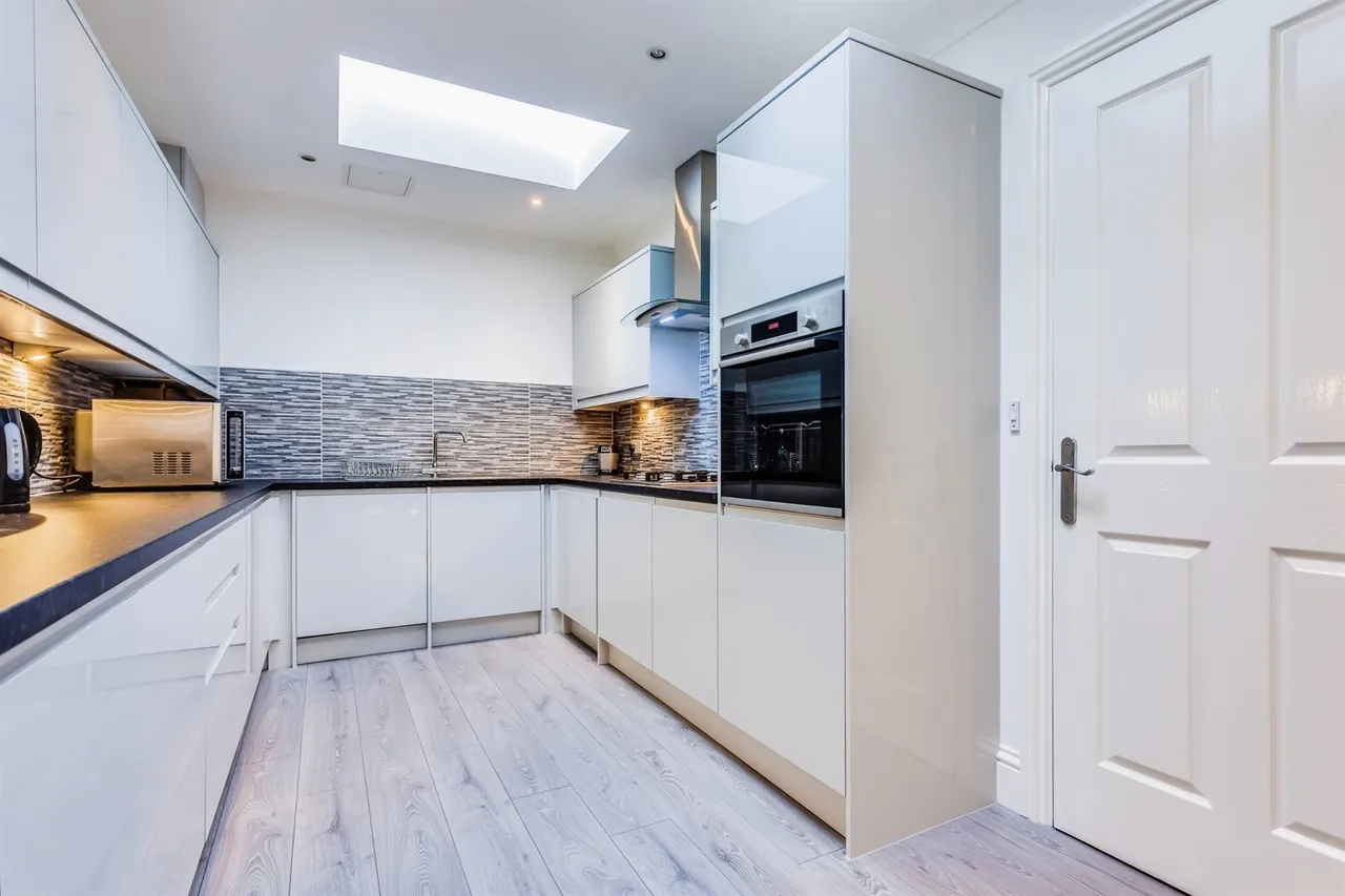 Walton Lane, WAKEFIELD, photo 2