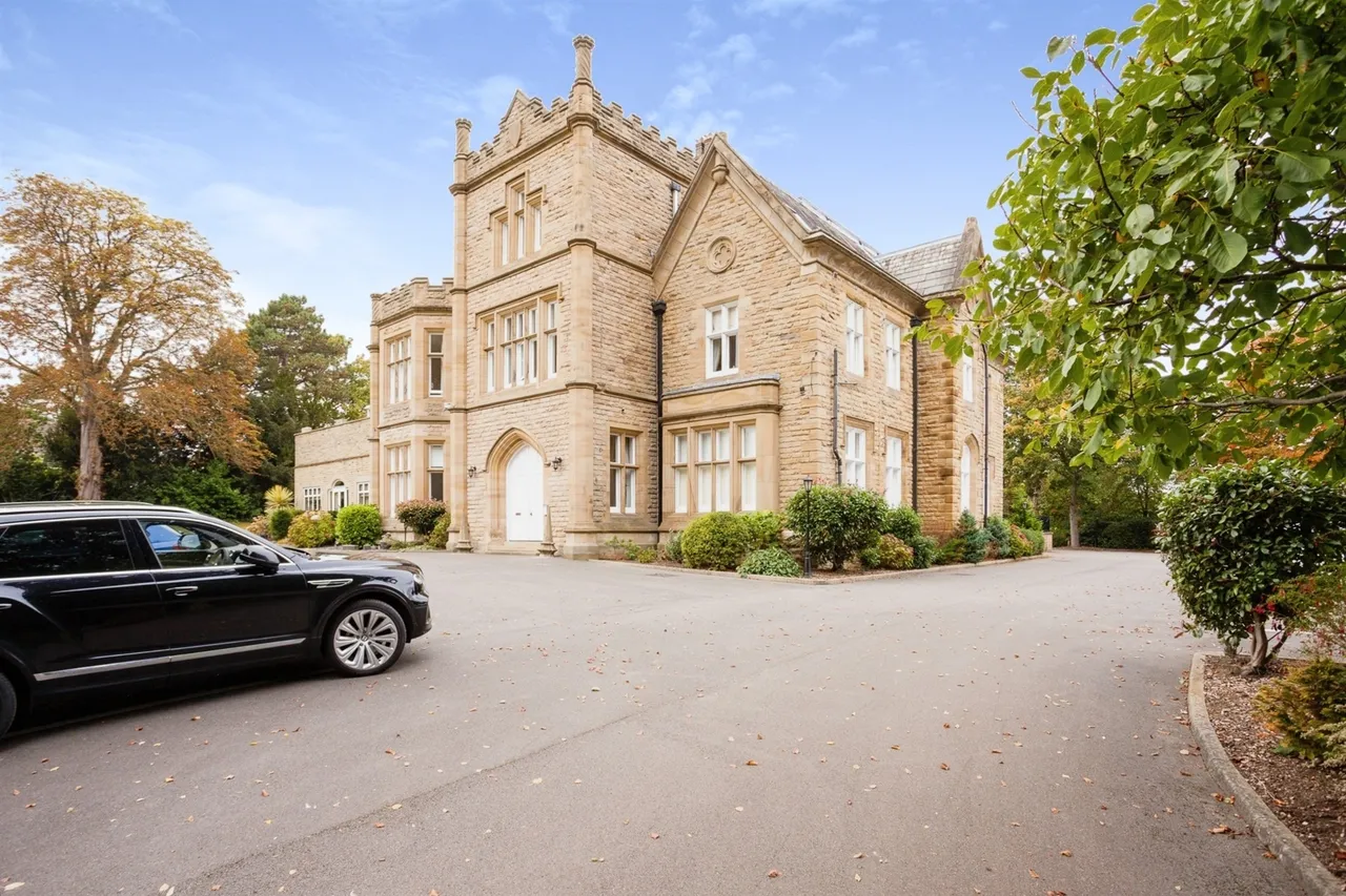 3 bed flat for sale — Walton Lane, WAKEFIELD