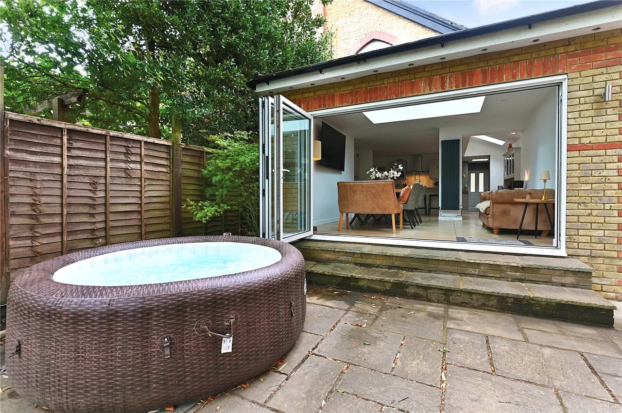 Gally Hill Road, Church Crookham, Fleet, Hampshire, GU52 6QE, photo 14