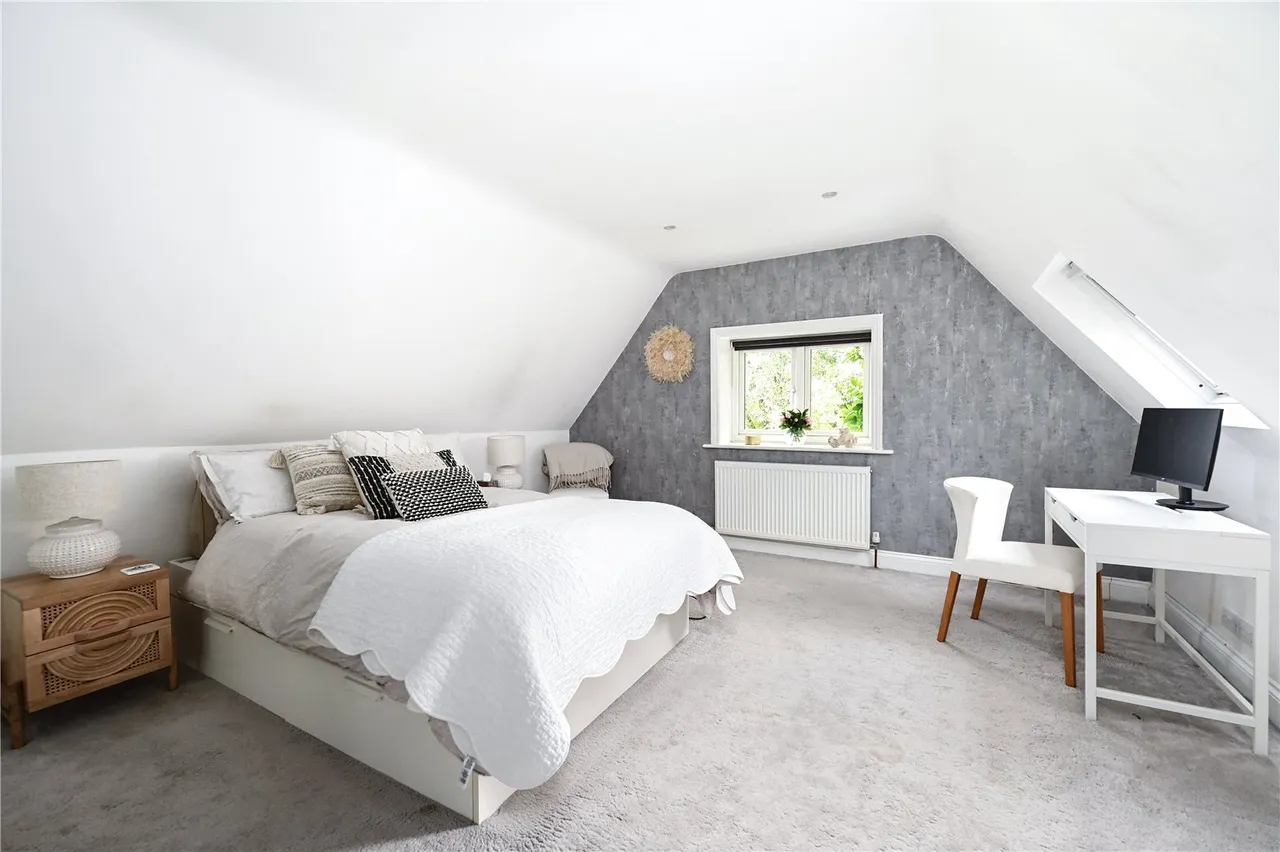 Gally Hill Road, Church Crookham, Fleet, Hampshire, GU52 6QE, photo 8