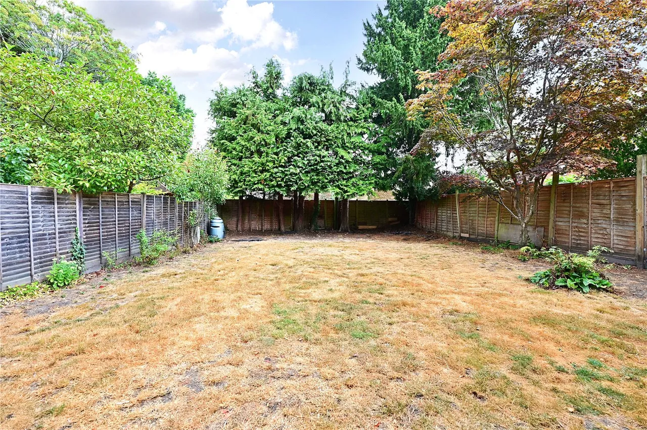 Gally Hill Road, Church Crookham, Fleet, Hampshire, GU52 6QE, photo 7