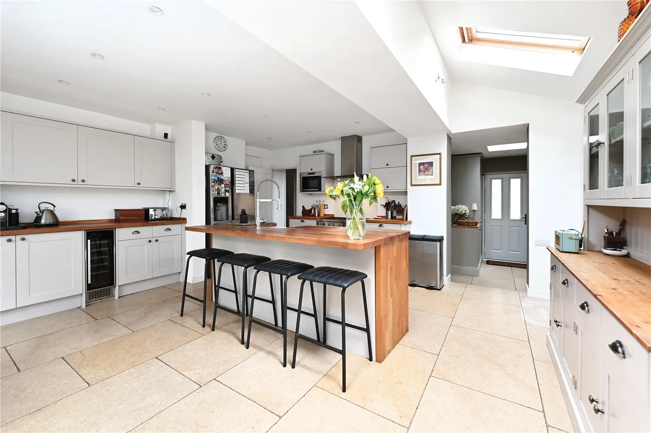 Gally Hill Road, Church Crookham, Fleet, Hampshire, GU52 6QE, photo 3