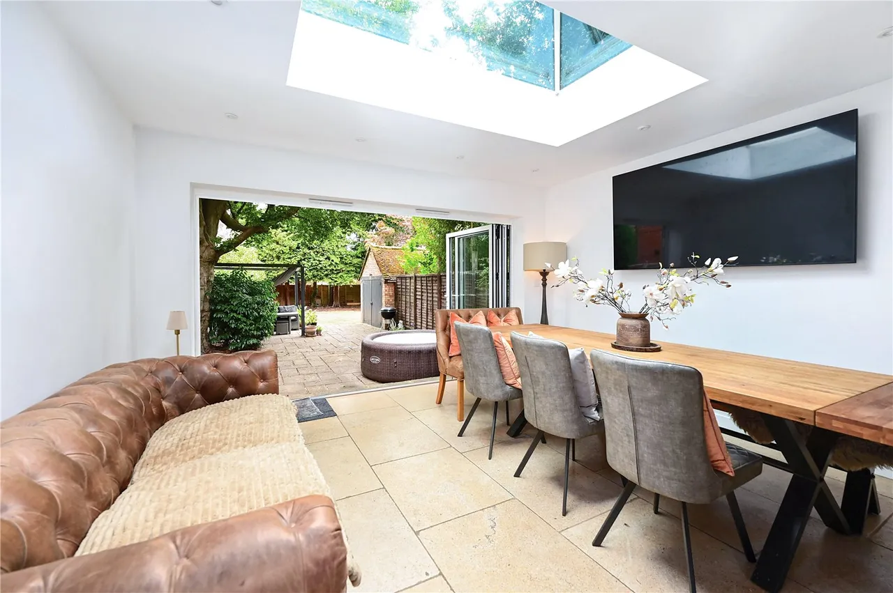 Gally Hill Road, Church Crookham, Fleet, Hampshire, GU52 6QE, photo 5