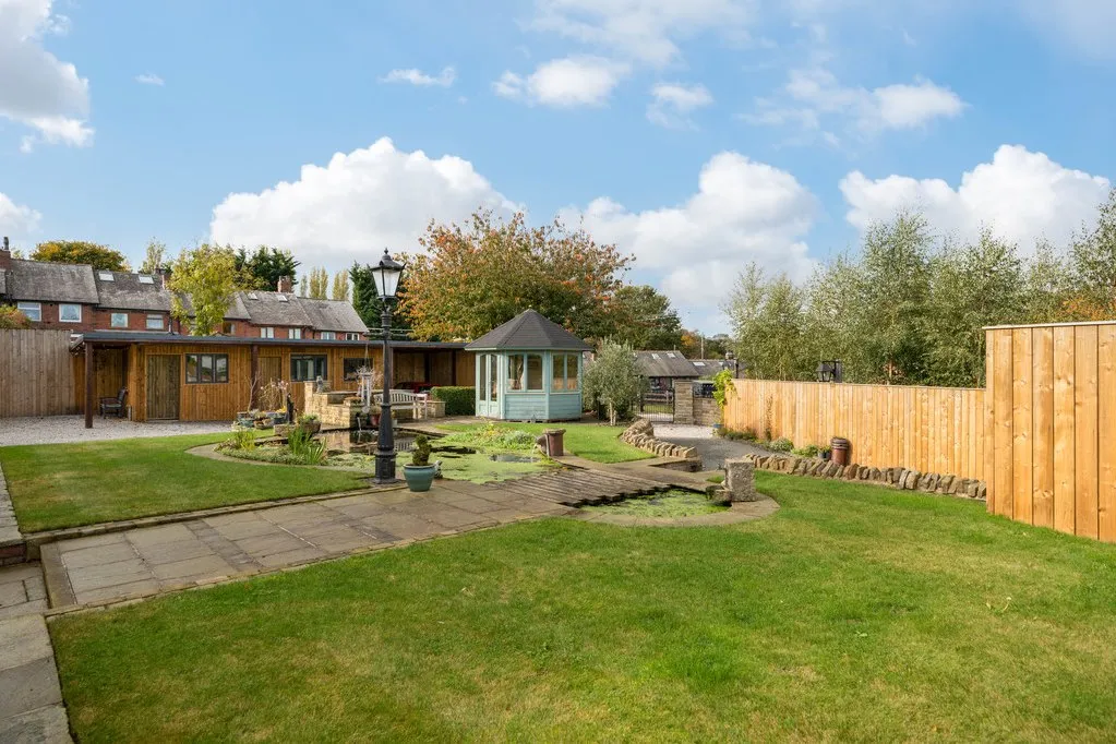 Headlands Road, Liversedge WF15 7NT, photo 24