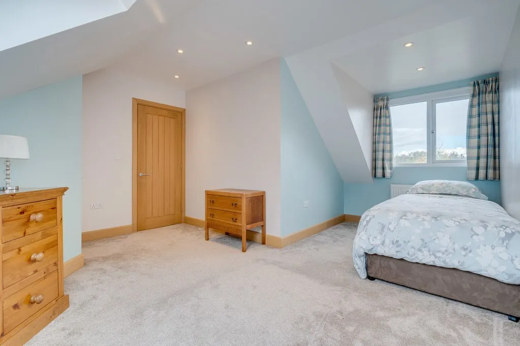 Headlands Road, Liversedge WF15 7NT, photo 20