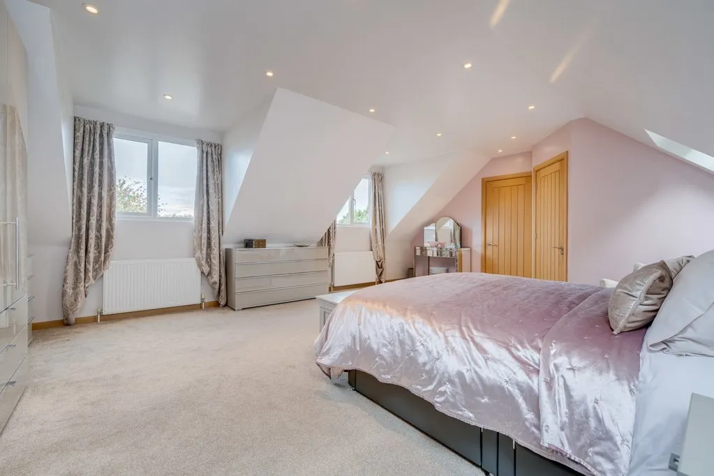 Headlands Road, Liversedge WF15 7NT, photo 17