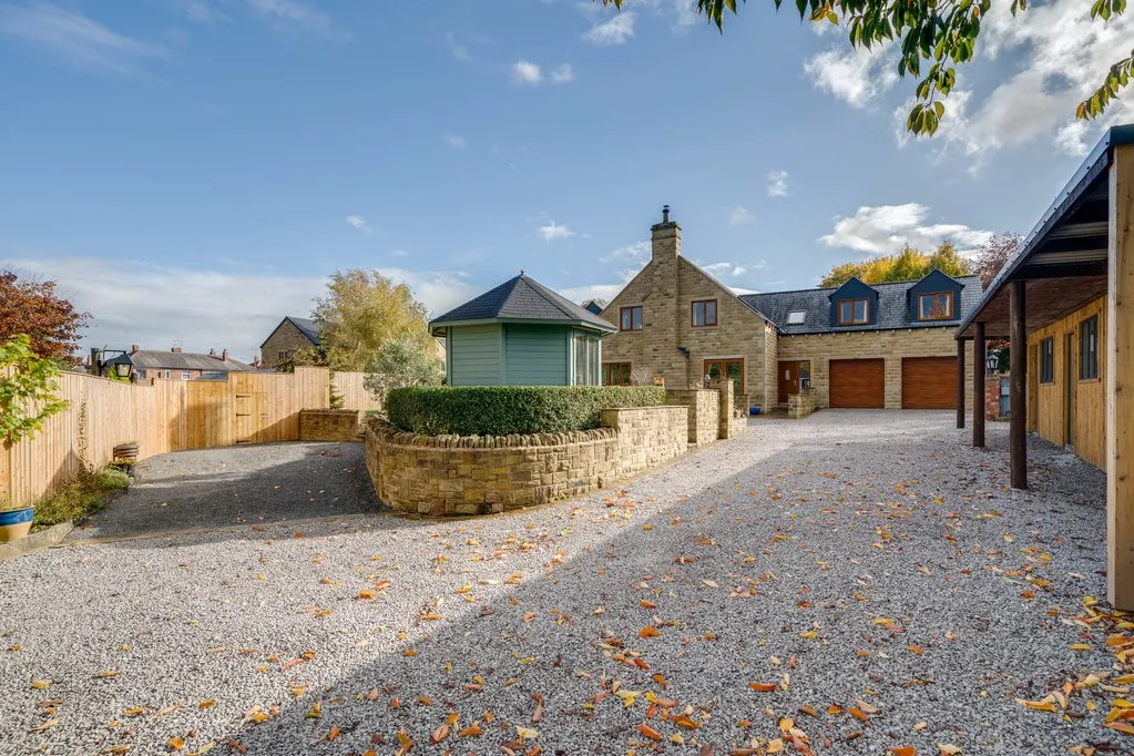 5 bed house for sale — Headlands Road, Liversedge WF15 7NT
