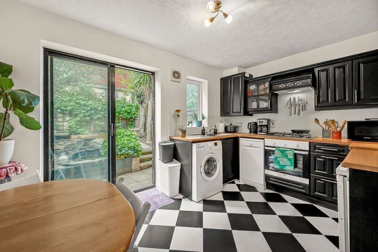 Hanover Avenue, London, E16, photo 4