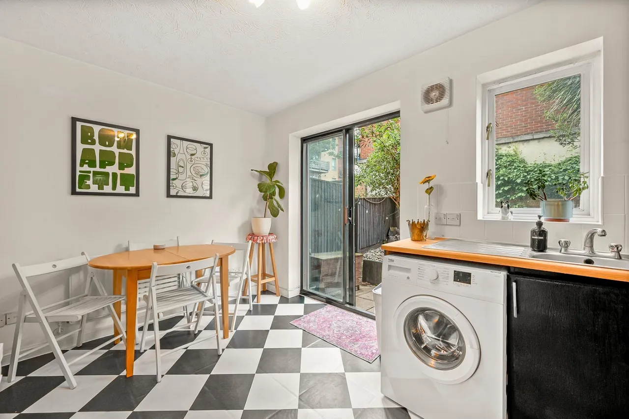 Hanover Avenue, London, E16, photo 10
