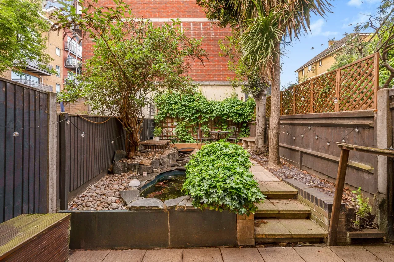 Hanover Avenue, London, E16, photo 7