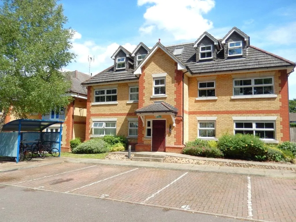 1 bed flat to rent — Farnborough Road, Farnborough, Hampshire, GU14 8AW