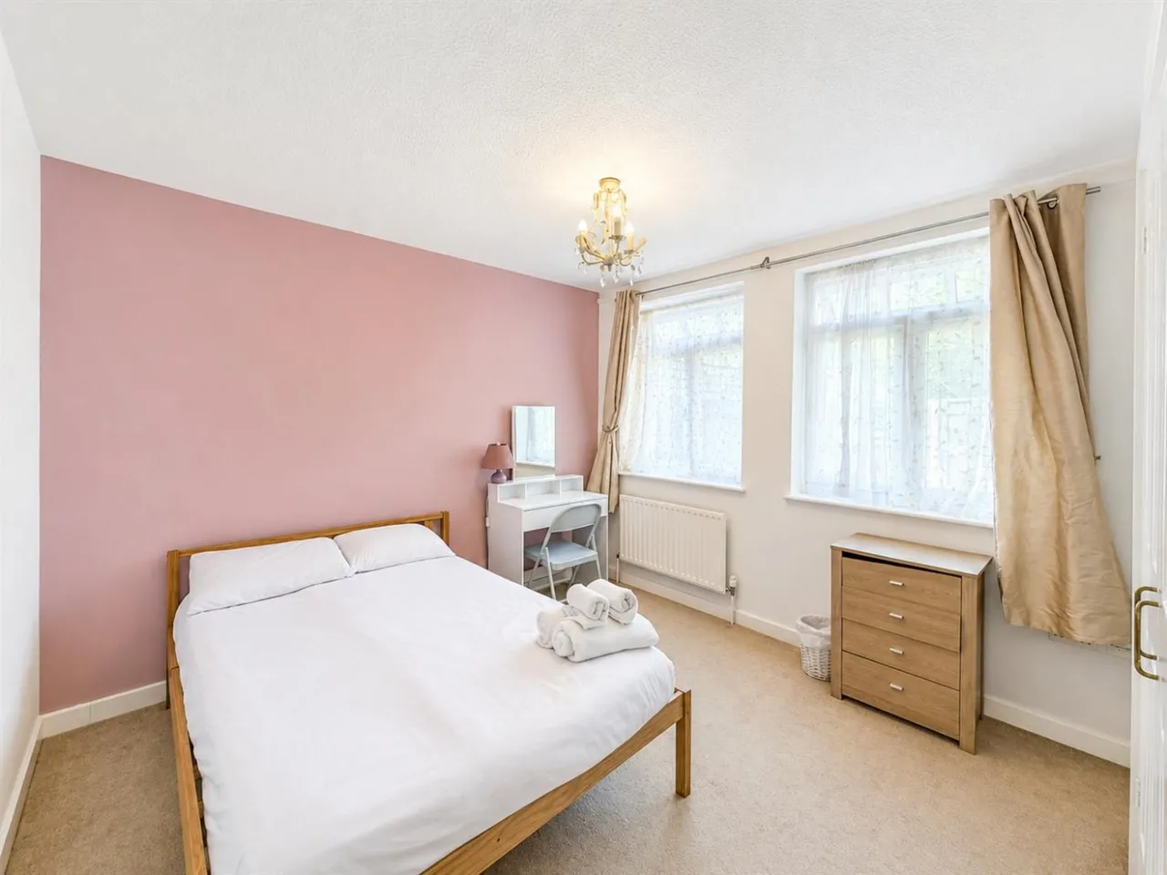 Staines Road, Hounslow, TW4, photo 4