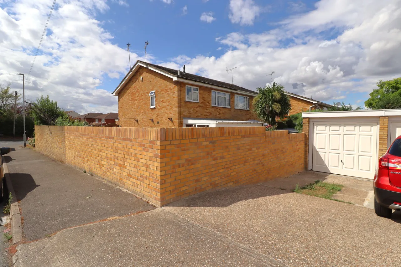 Hambro Hill, Rayleigh, Essex, SS6 9NH, photo 11