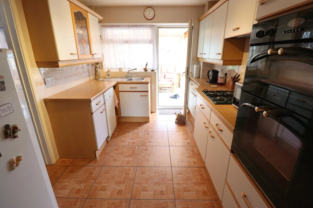 Hambro Hill, Rayleigh, Essex, SS6 9NH, photo 4