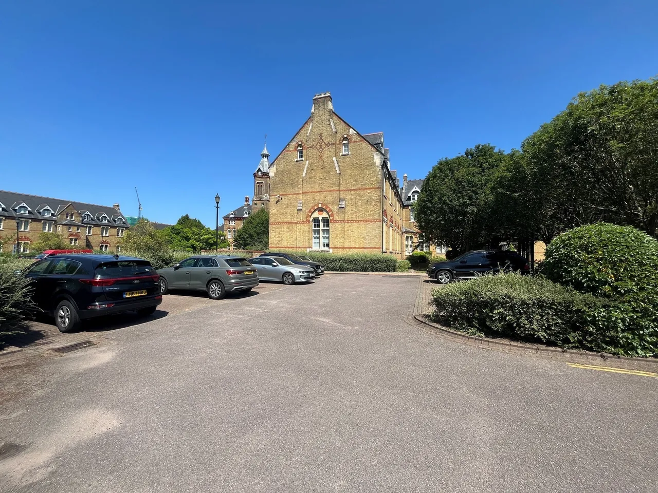Aston Close, Watford, photo 9