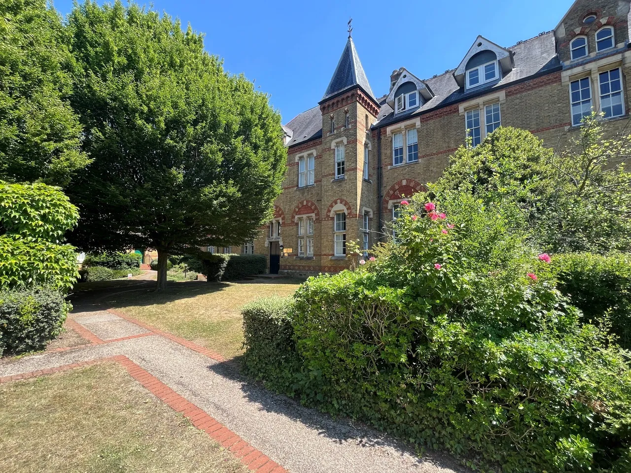 2 bed flat for sale — Aston Close, Watford