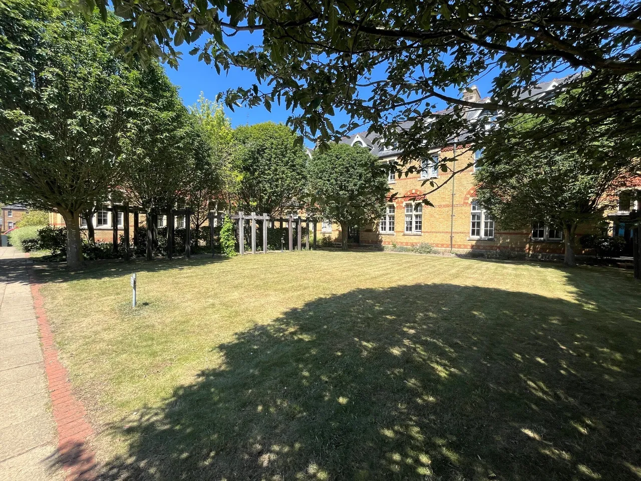 Aston Close, Watford, photo 10