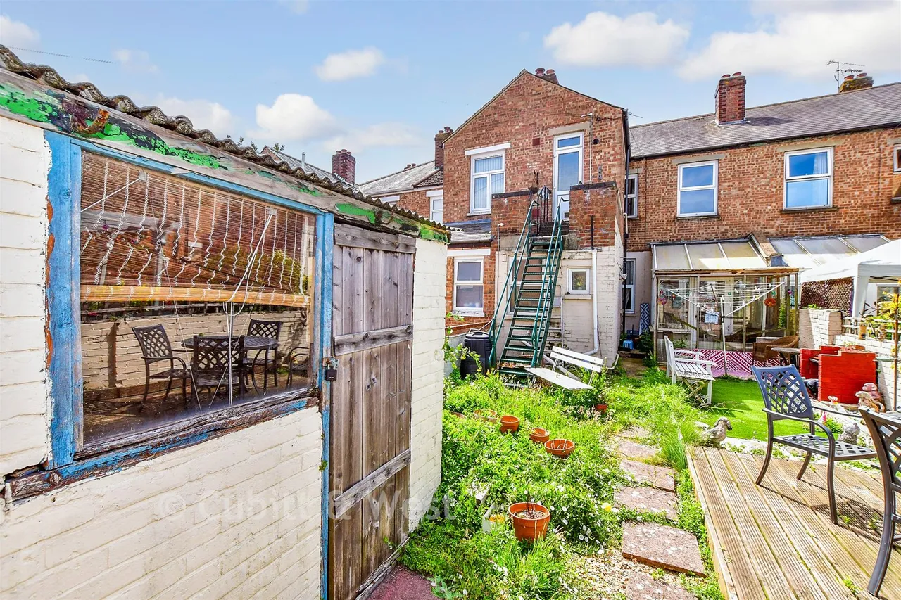Laburnum Grove, North End, PO2, photo 4