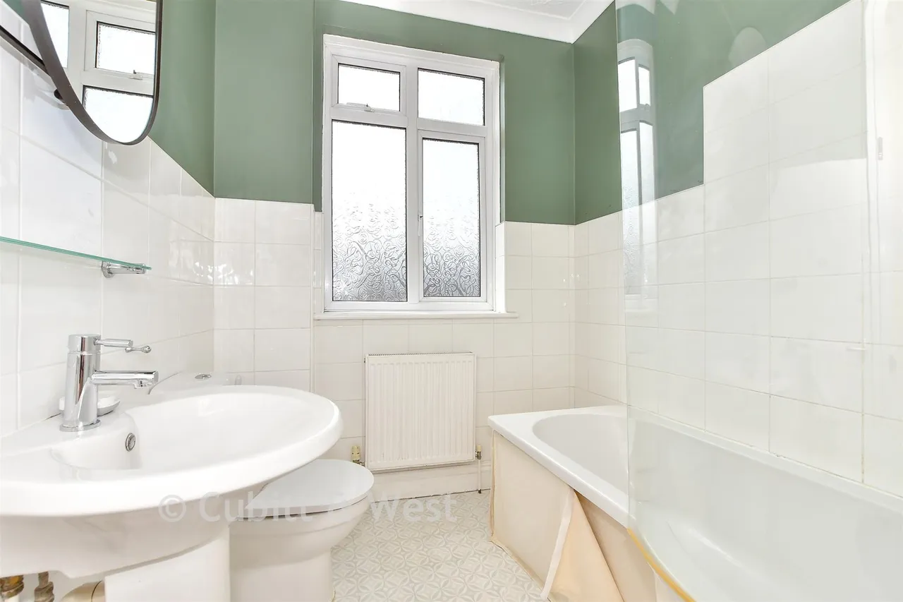 Laburnum Grove, North End, PO2, photo 7