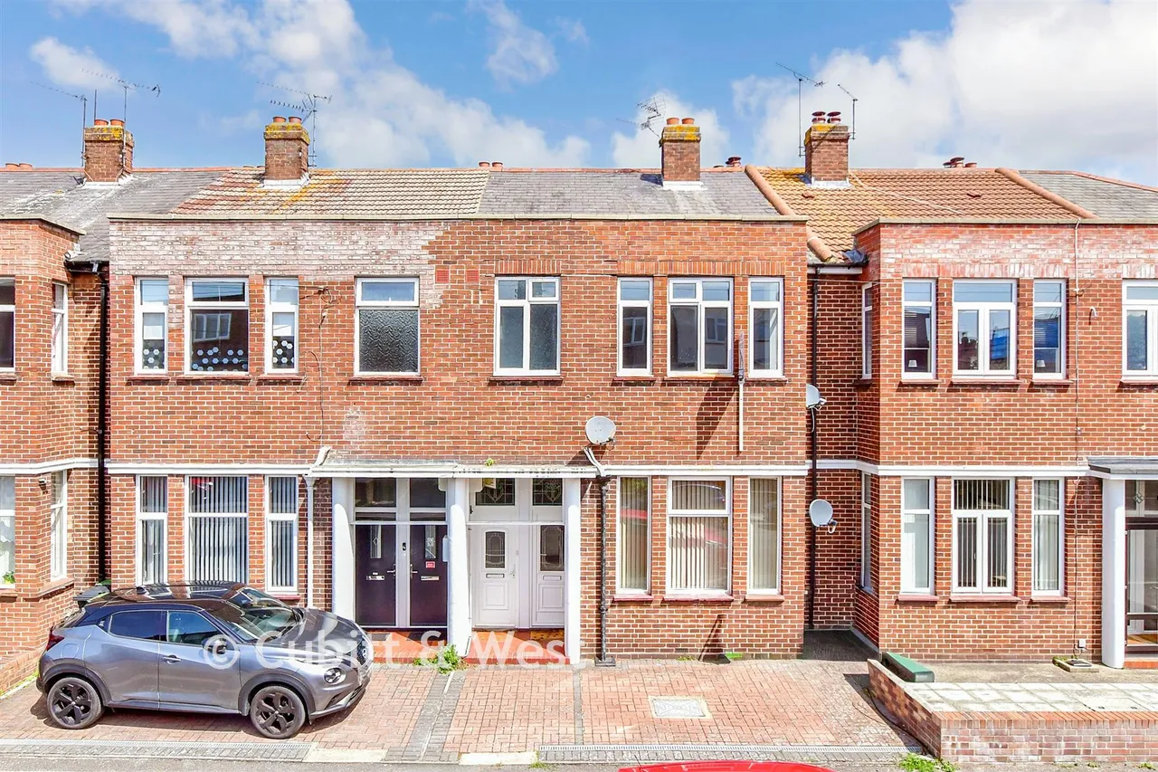 2 bed flat for sale, Laburnum Grove, North End, PO2