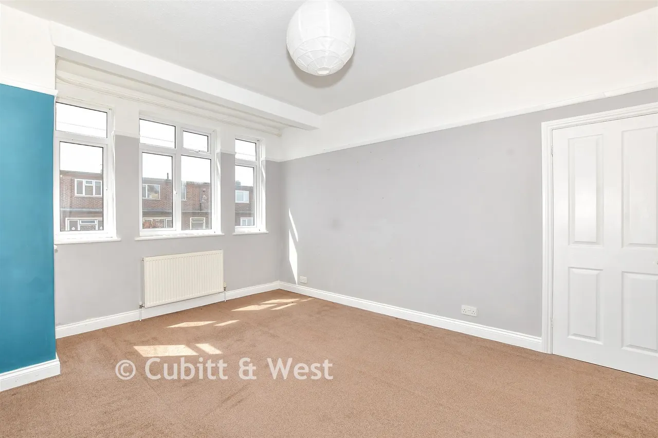 Laburnum Grove, North End, PO2, photo 5