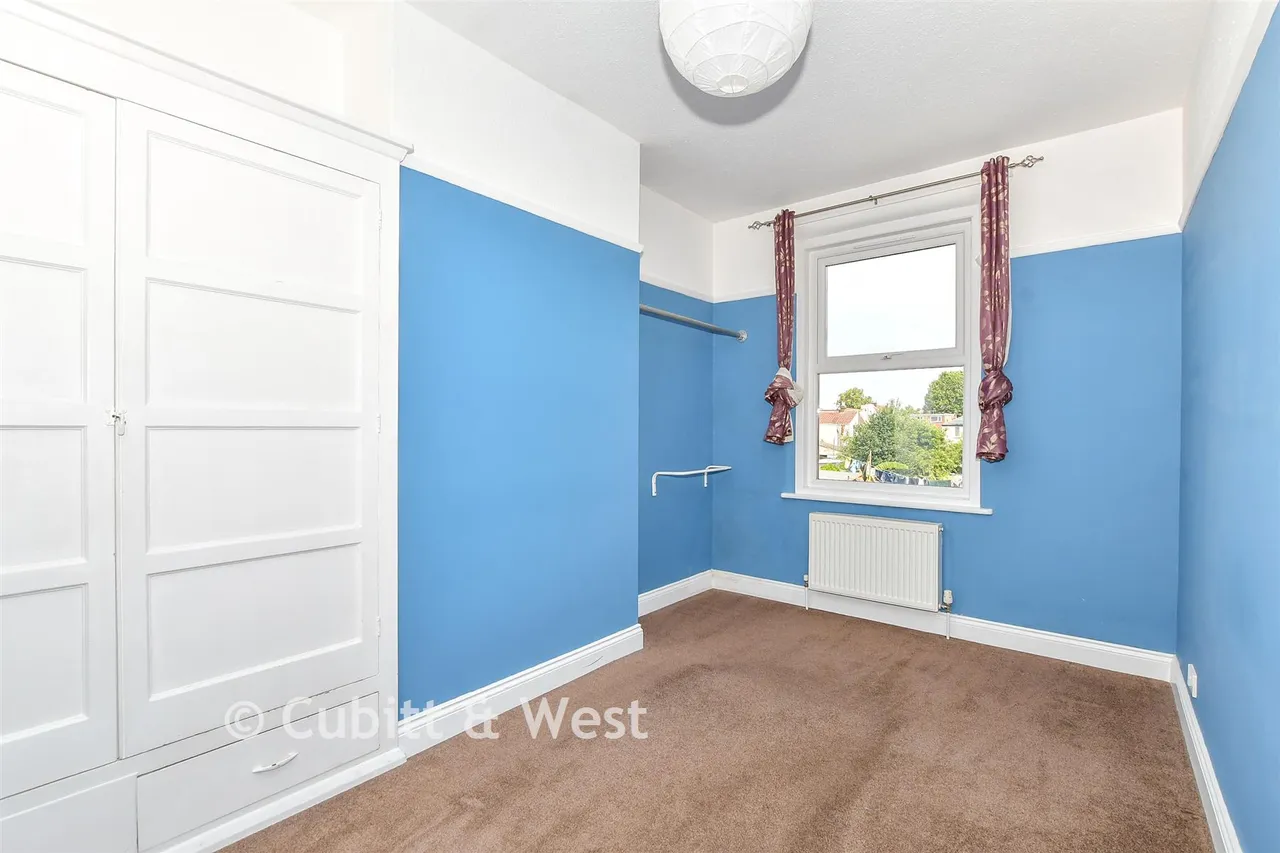 Laburnum Grove, North End, PO2, photo 6