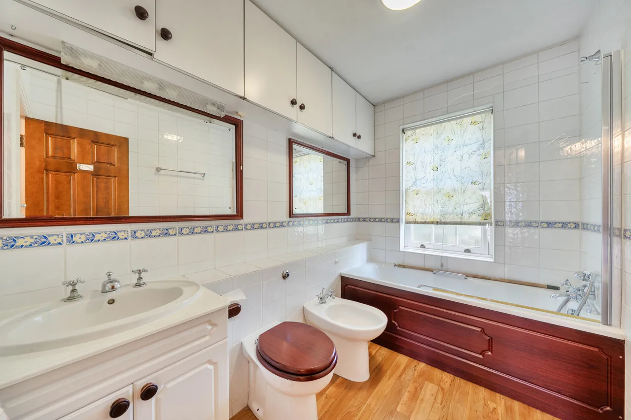 Ashurst Close, Northwood, HA6, photo 11