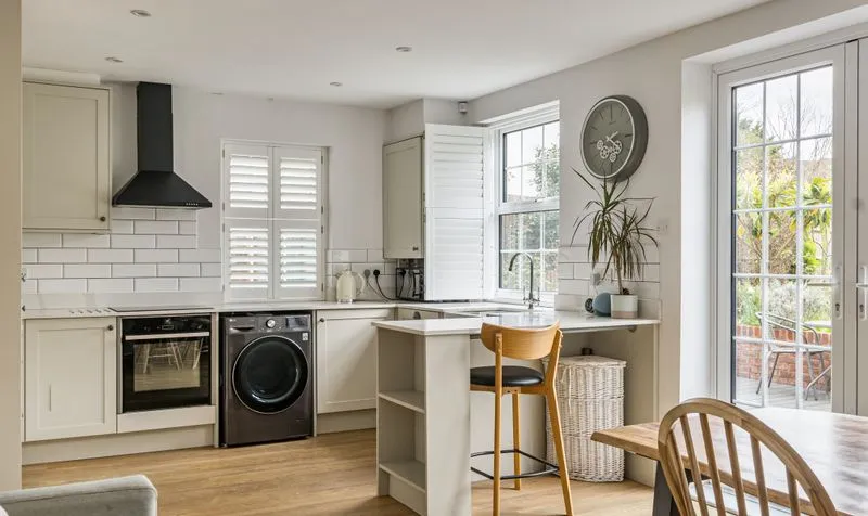 Kingston Avenue, Leatherhead, KT22, photo 5