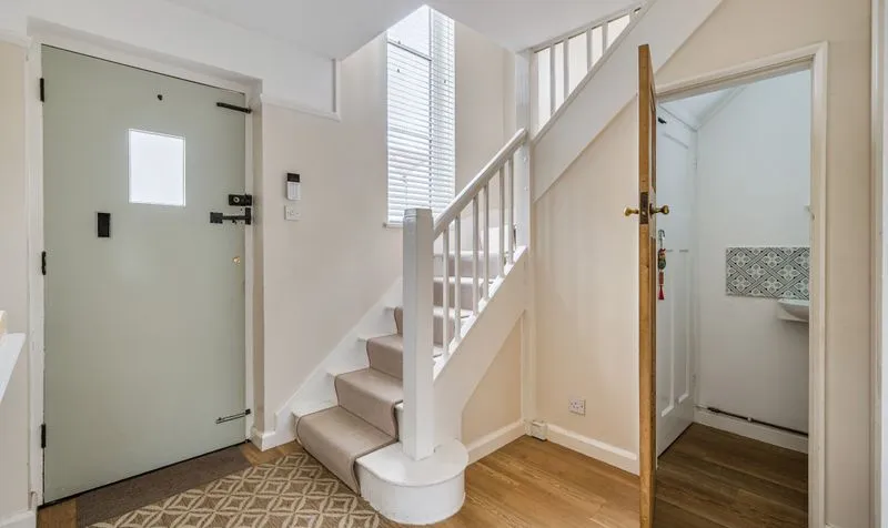 Kingston Avenue, Leatherhead, KT22, photo 9