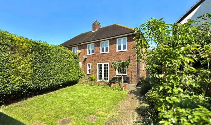 Kingston Avenue, Leatherhead, KT22, photo 4