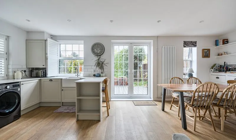 Kingston Avenue, Leatherhead, KT22, photo 7