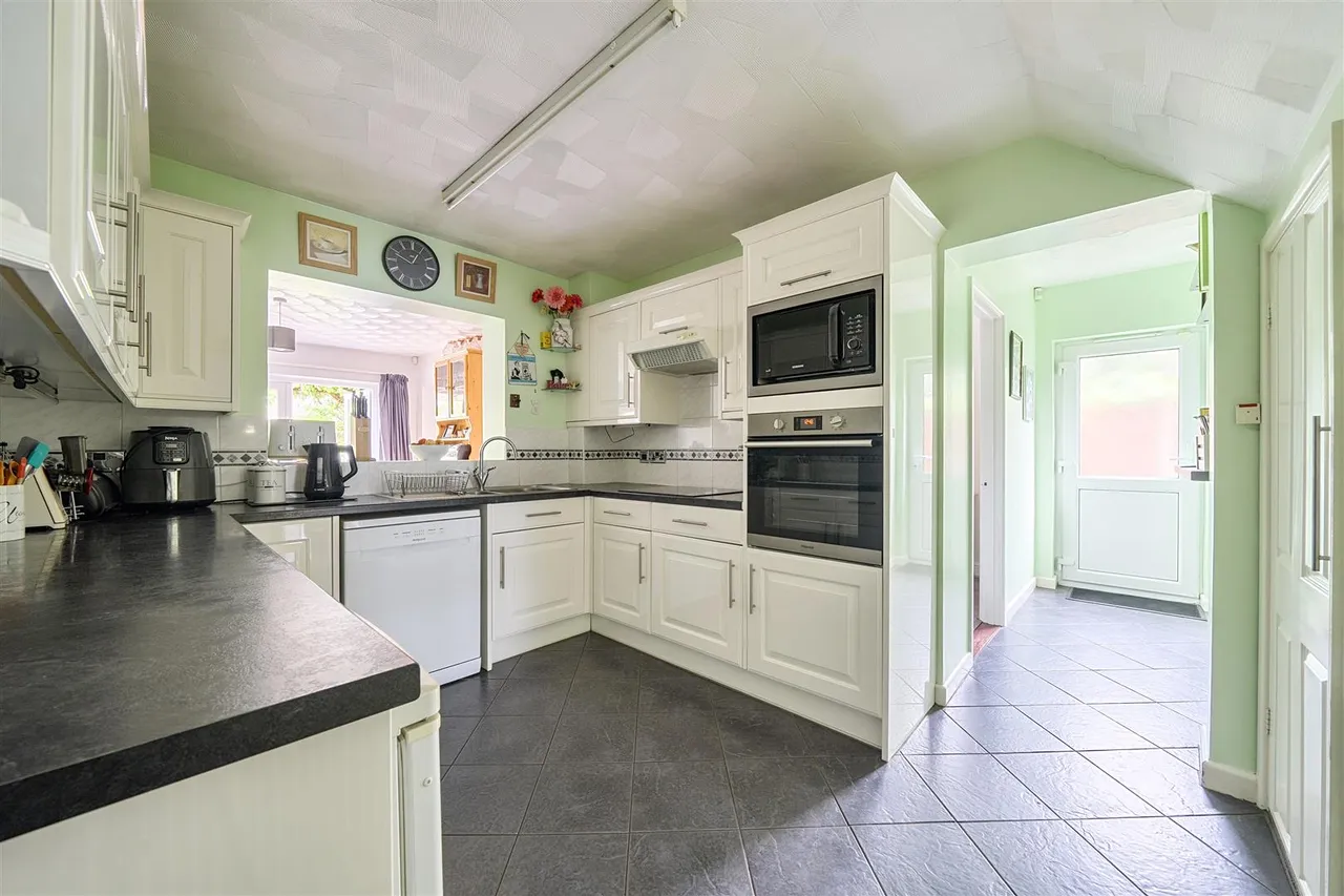 Bridge Road, Sarisbury Green, photo 6