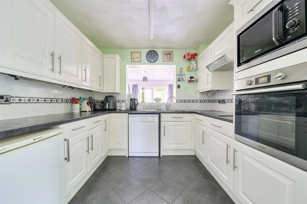 Bridge Road, Sarisbury Green, photo 5