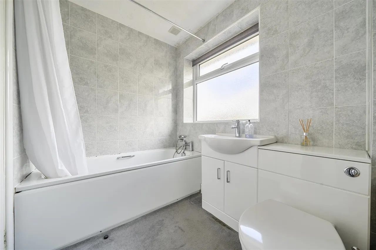 Bridge Road, Sarisbury Green, photo 14